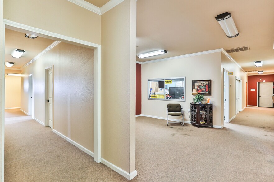 More Photos Of 209 Harding Blvd, Roseville Loft Creative Space For Lease