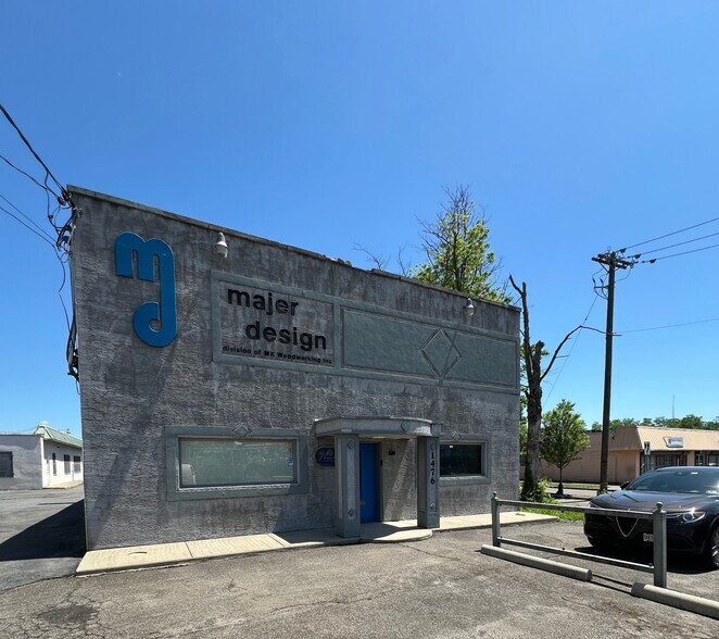 Primary Photo Of 1476 Prospect St, Ewing Light Manufacturing For Sale