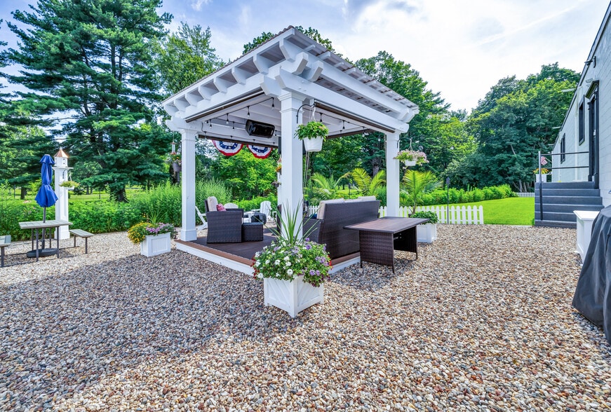 More Photos Of 300 Riverside Ave, Bristol Manufacturing For Sale