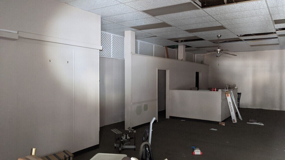 More Photos Of 438 Main St, Liberty Office For Lease