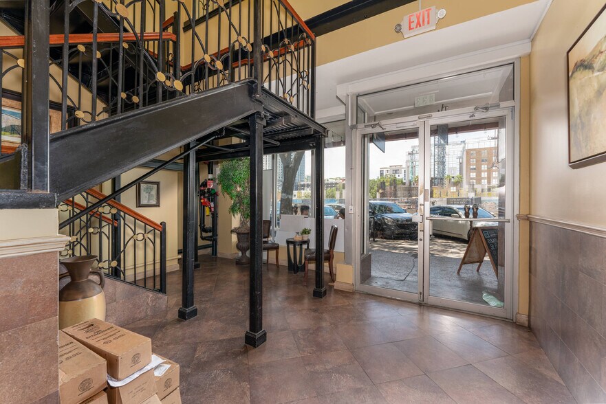 More Photos Of 433 Central Ave, Saint Petersburg Loft Creative Space For Lease