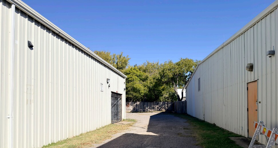 More Photos Of 2245 Royal Ln, Dallas Warehouse For Lease