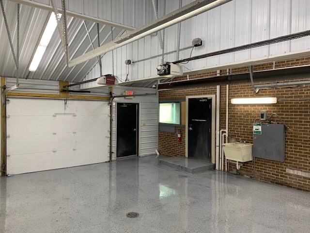 More Photos Of W229N2573 Duplainville Rd, Waukesha Storefront Retail Office For Lease