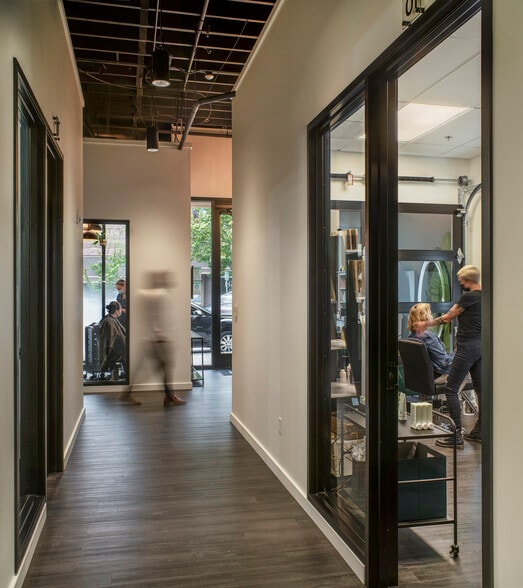 More Photos Of 911 Main St, Vancouver Office For Lease