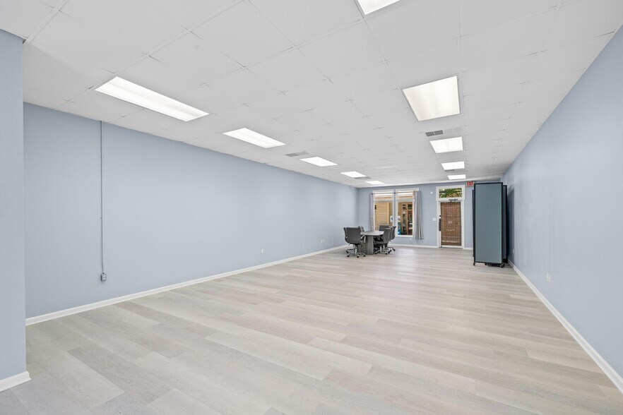 More Photos Of 913 Gulf Breeze Pky, Gulf Breeze Storefront Retail Office For Sale