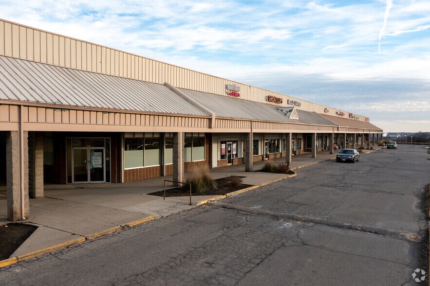 More Photos Of 415-659 S Breiel Blvd, Middletown Storefront For Lease