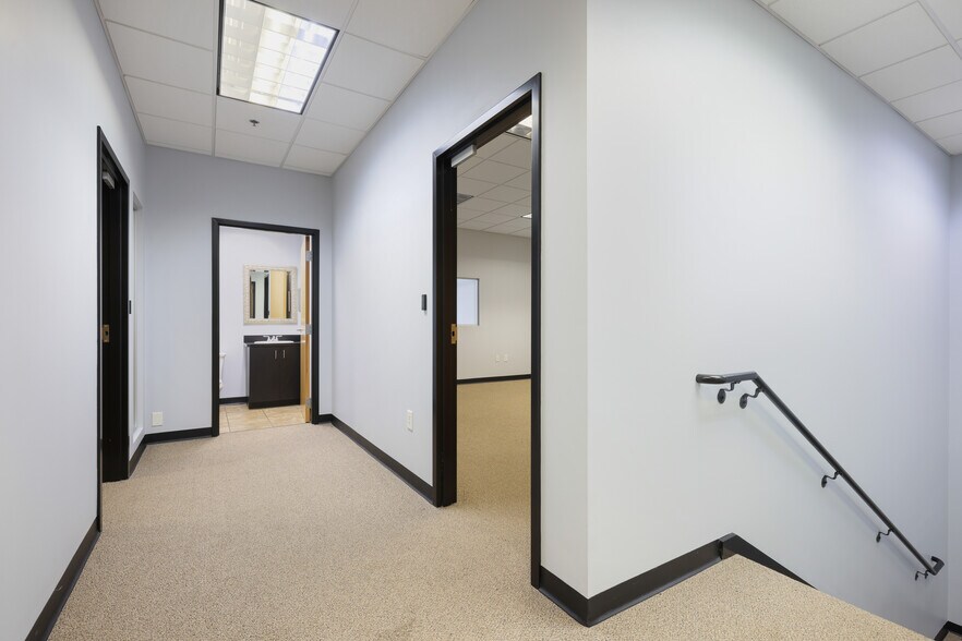 More Photos Of 1690 Roberts Blvd, Kennesaw Warehouse For Lease