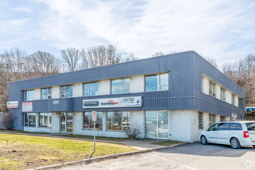 Primary Photo Of 1961-1963 Rue Frank-Carrel, Québec Flex For Lease