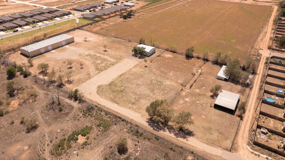 More Photos Of 510 Valencia Ave, Lubbock Warehouse For Sale
