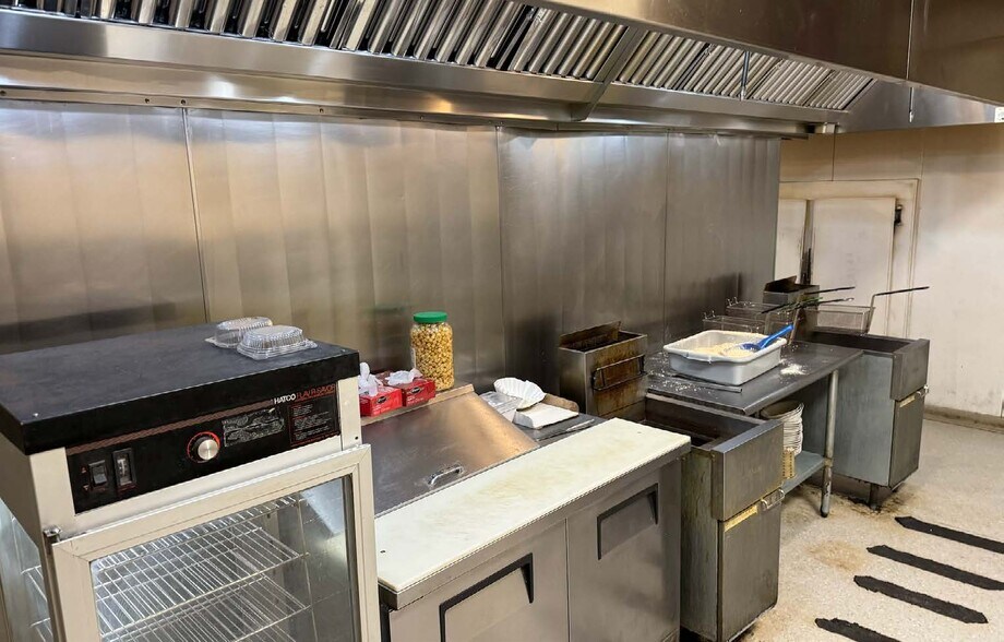 More Photos Of 4200 River Rd N, Salem Restaurant For Sale