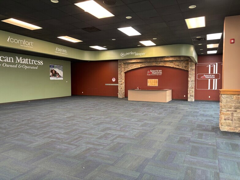 More Photos Of 4916 Illinois Rd, Fort Wayne Unknown For Lease