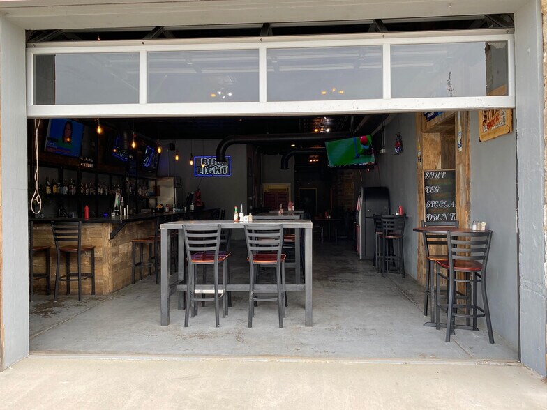 More Photos Of 111 E Archer St, Jacksboro Restaurant For Lease