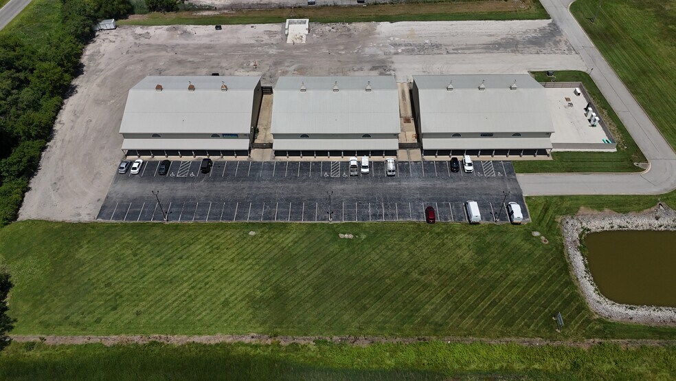 Primary Photo Of 8124 Bunkum Rd, Caseyville Showroom For Lease