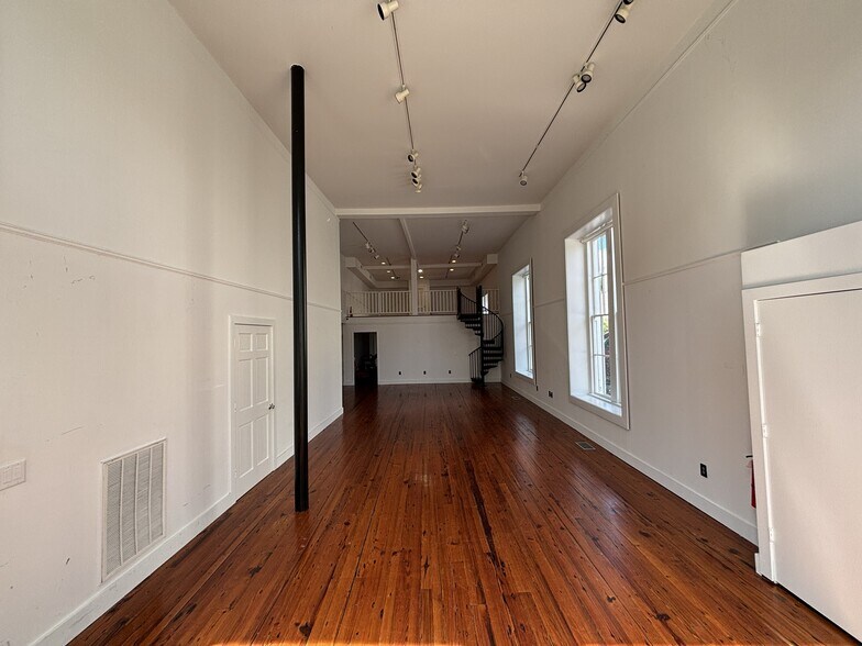 More Photos Of 143 E Bay St, Charleston Storefront Retail Office For Lease