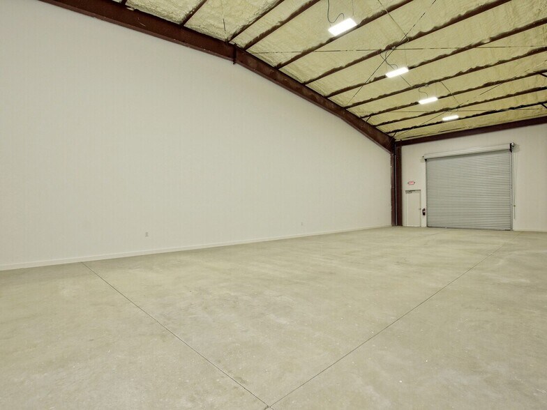 More Photos Of 401 S Chitalpa St, Leander Flex For Lease