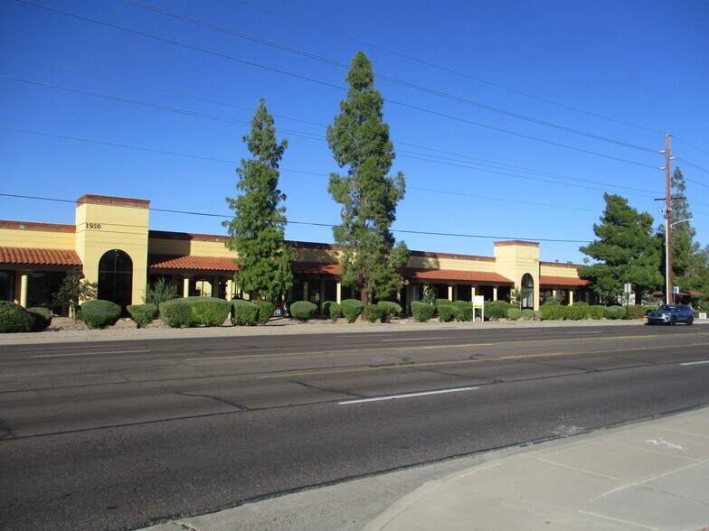 More Photos Of 3280 S Country Club Way, Tempe Unknown For Lease