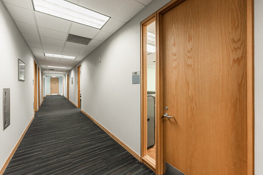 More Photos Of 290 Springfield Dr, Bloomingdale Medical For Lease