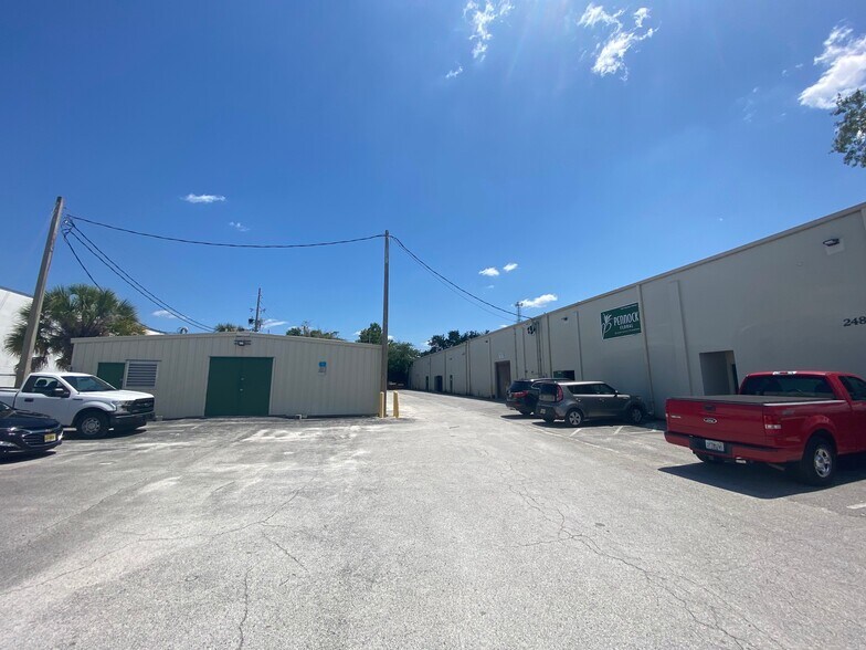 More Photos Of 2481 Dinneen Ave, Orlando Warehouse For Lease