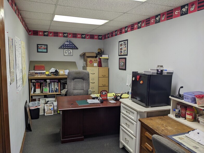 More Photos Of 71 S Valdosta Rd, Lakeland General Retail For Sale