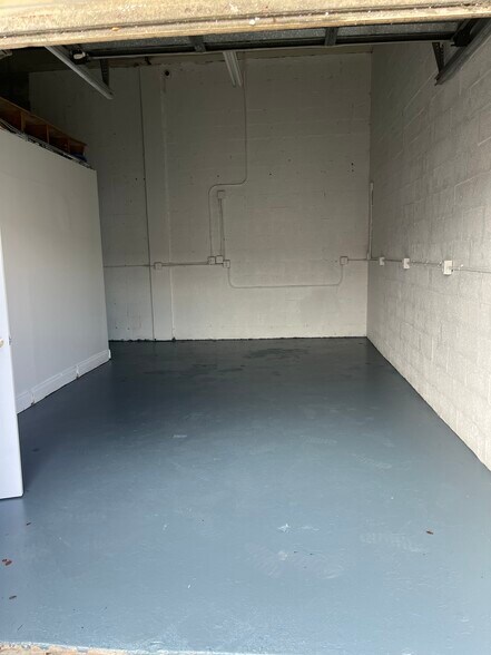 More Photos Of 1922 NE 149th St, North Miami Office For Lease