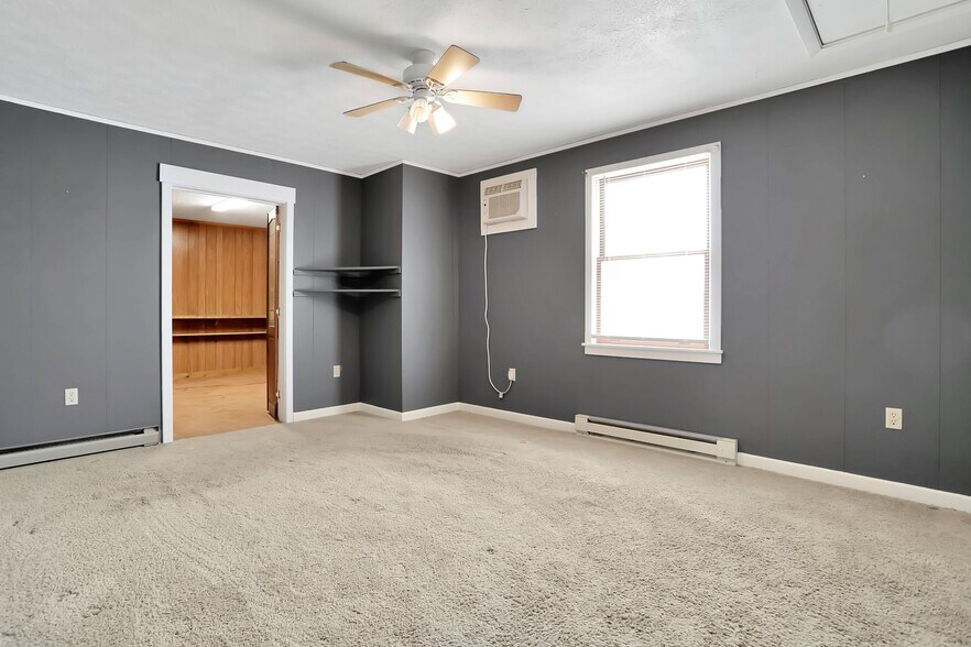 More Photos Of 9604 S Congress St, New Market Office For Sale