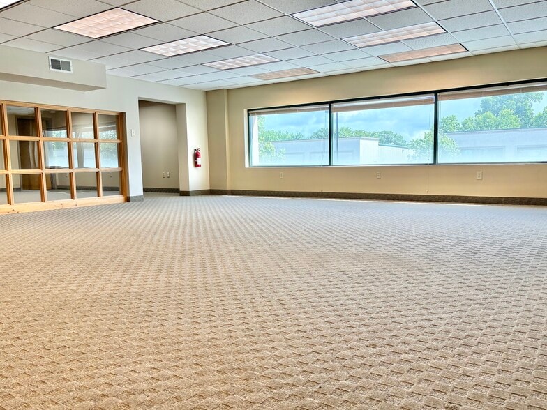 More Photos Of 3303 Airline Blvd, Portsmouth Light Distribution For Lease