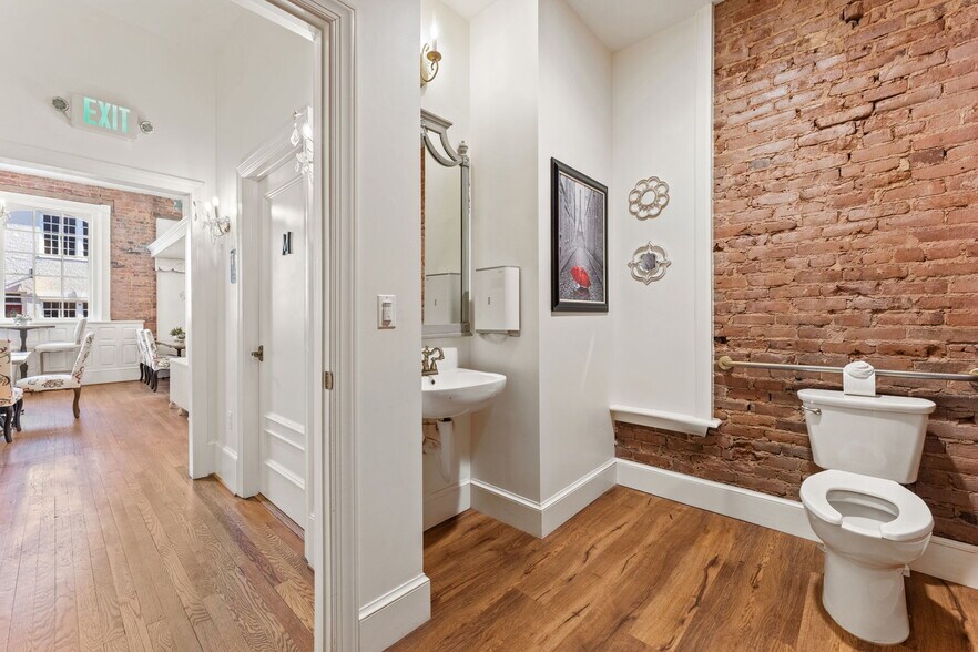 More Photos Of 12 Culpeper St, Warrenton Restaurant For Sale