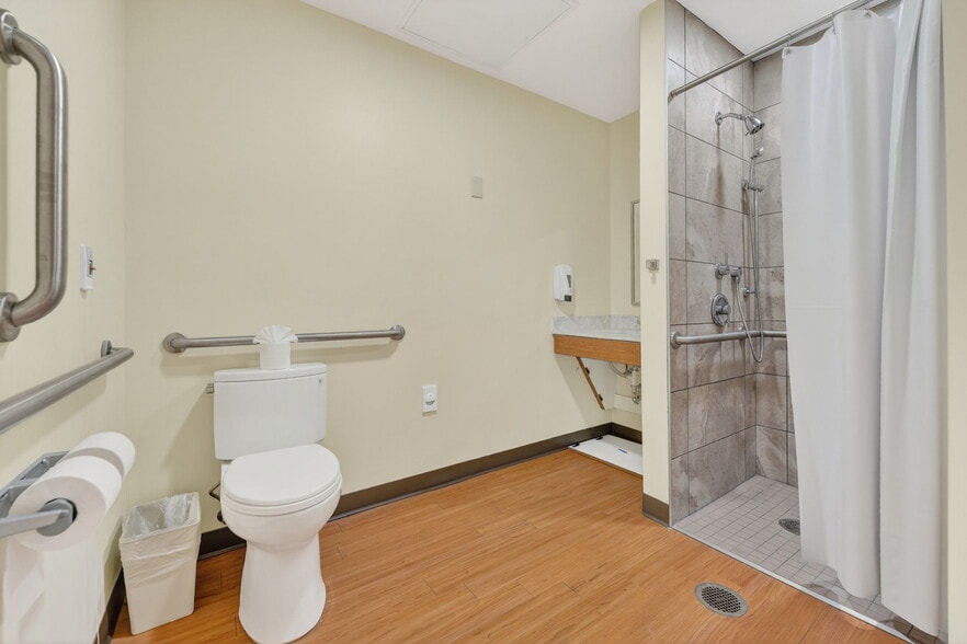 More Photos Of 106 Hospital Dr, Smithville Assisted Living For Sale