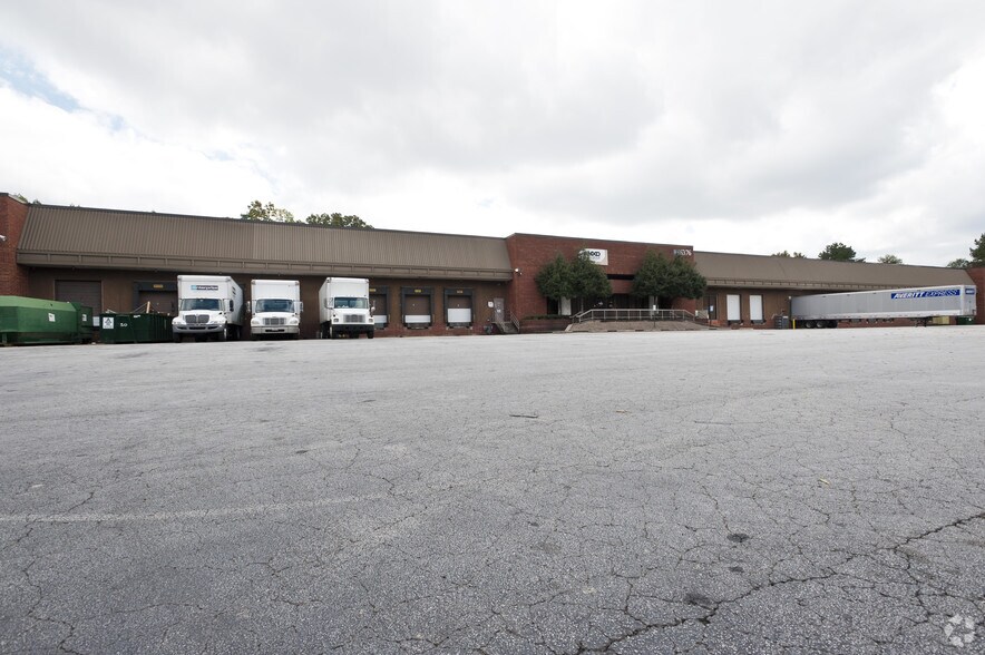 More Photos Of 6376 Corley Rd, Peachtree Corners Warehouse For Lease
