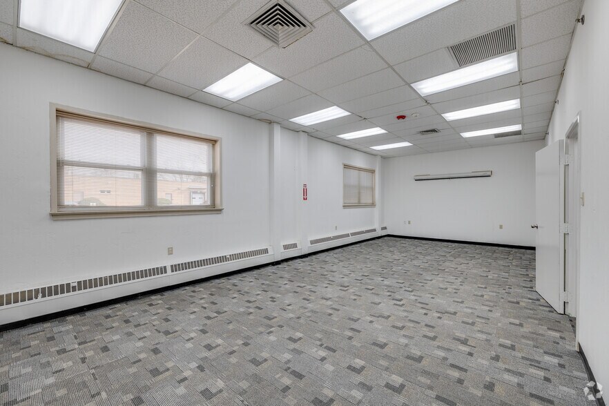 More Photos Of 235 New York Dr, Fort Washington Light Manufacturing For Lease