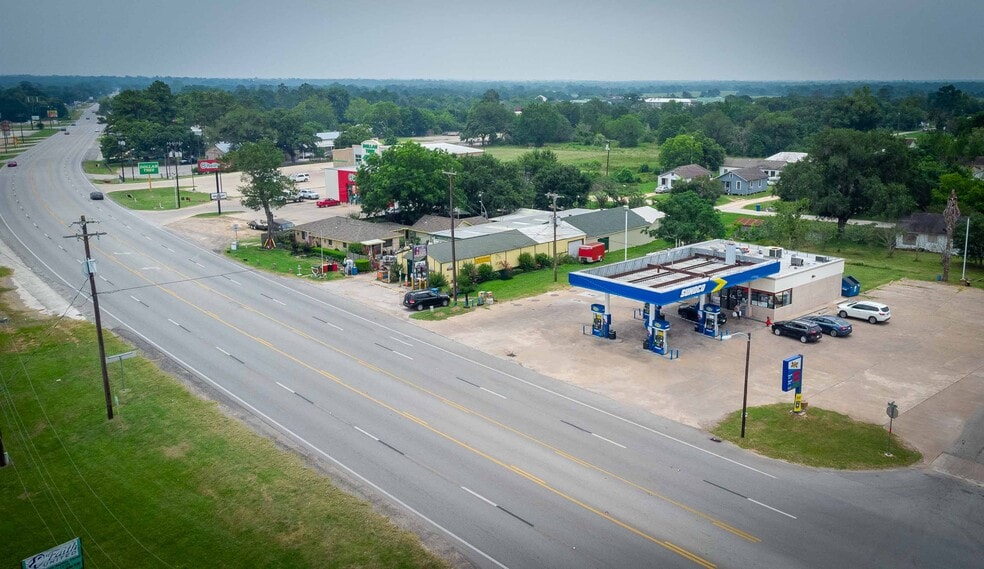 More Photos Of 45 Austin St, Hempstead Service Station For Sale