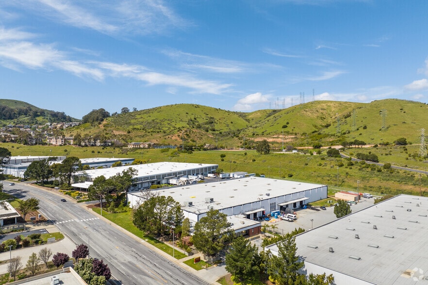 More Photos Of 430 Valley Dr, Brisbane Warehouse For Lease