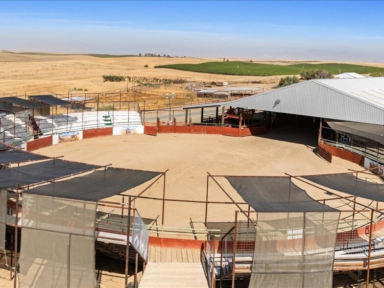 More Photos Of 34338 Nevis Ave, Mc Farland Horse Stables For Sale