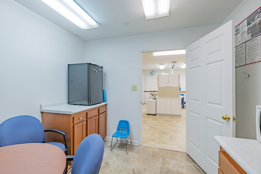 More Photos Of 1941 Euclid Ave, Bristol Medical For Sale