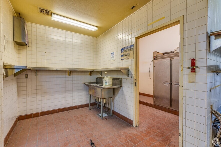 More Photos Of 3969 Las Vegas Blvd S, Las Vegas Bar For Lease