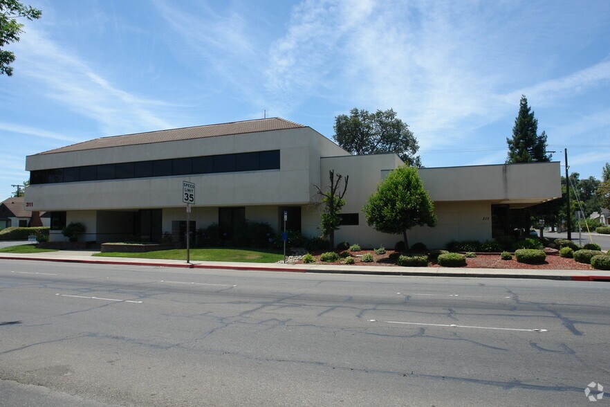 More Photos Of 311-317 W Noble Ave, Visalia Medical For Lease