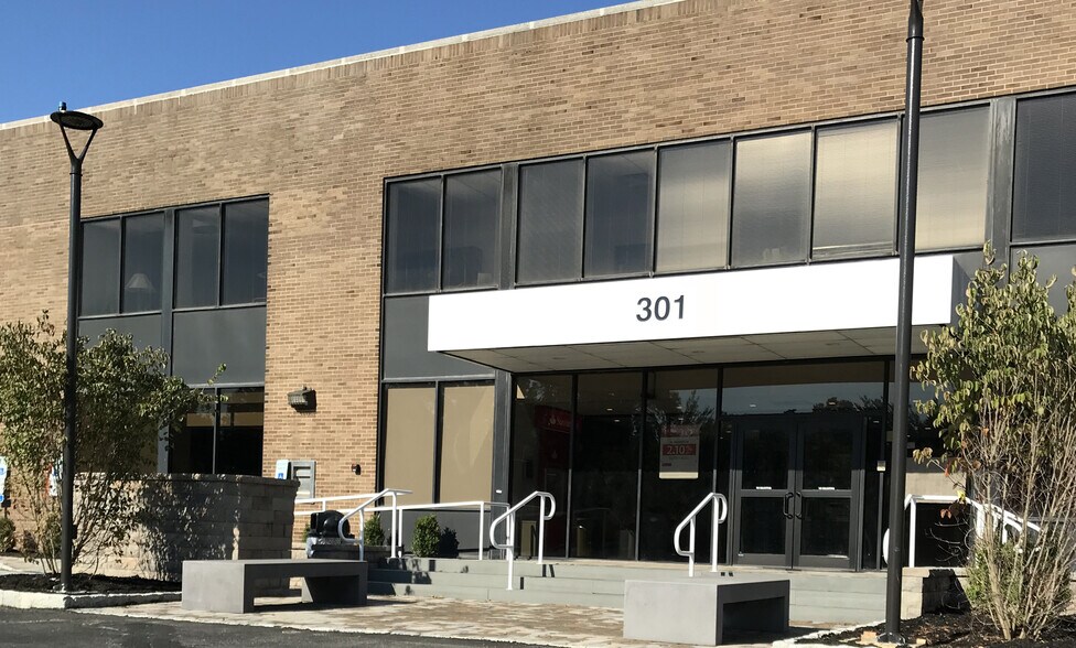 More Photos Of 301 S Livingston Ave, Livingston Office For Lease