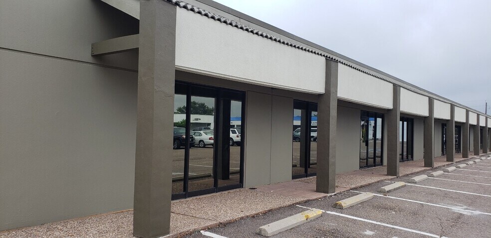 More Photos Of 4639 Corona Dr, Corpus Christi Showroom For Lease