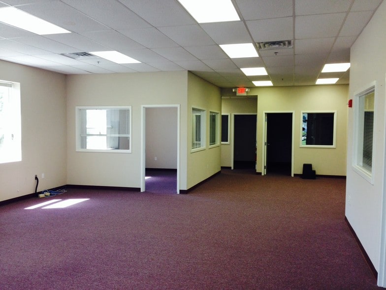 More Photos Of 220 Sutton St, North Andover Storefront For Lease