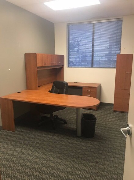 More Photos Of 18155 Chisholm Trl, Houston Warehouse For Lease