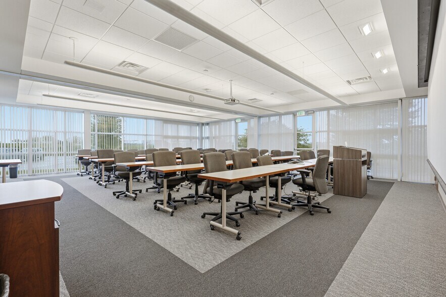 More Photos Of 8710 Earhart Ln Sw, Cedar Rapids Office For Lease