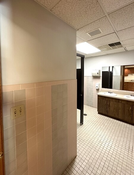 More Photos Of 460-470 Old Frankstown Rd, Monroeville Light Manufacturing For Lease