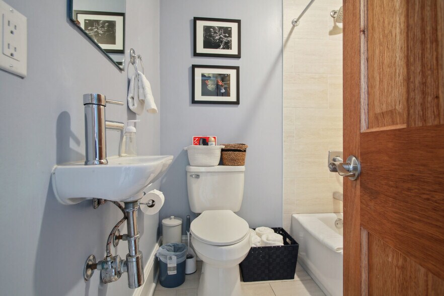 More Photos Of 1104 Music St, New Orleans Hotel For Sale