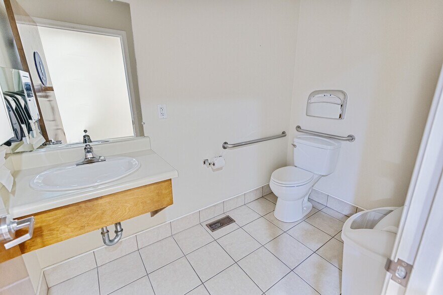 More Photos Of 1215 Plumas St, Yuba City Office For Sale
