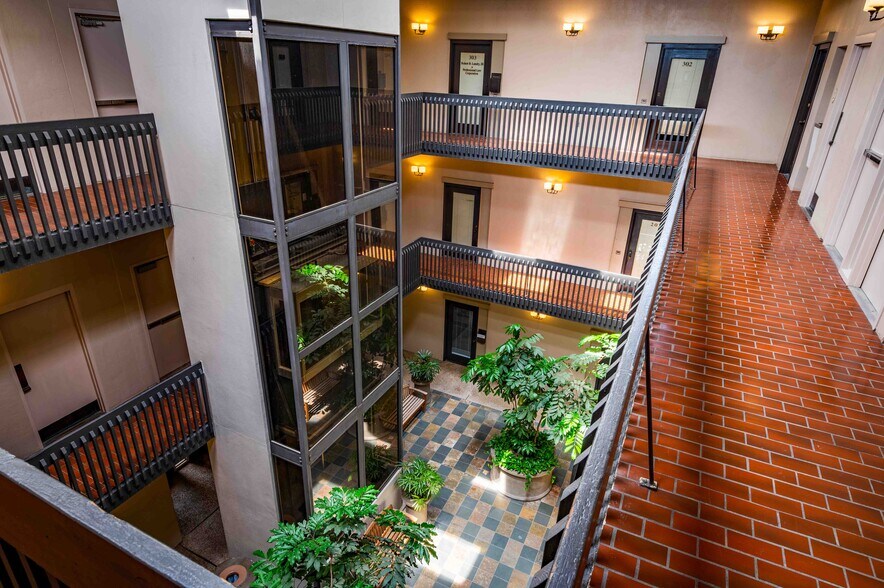 More Photos Of 5420 Corporate Blvd, Baton Rouge Office For Lease