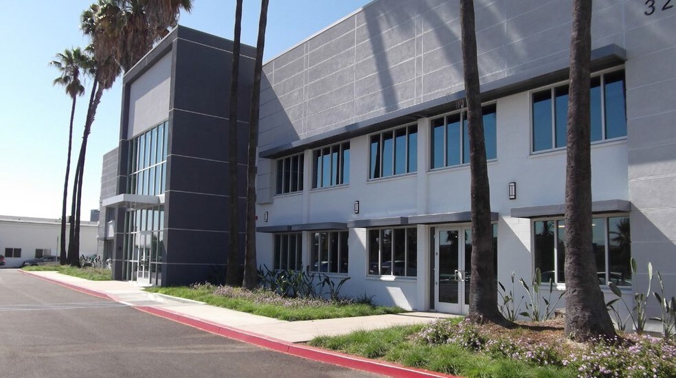 More Photos Of 3200 E 29th St, Long Beach Showroom For Sale