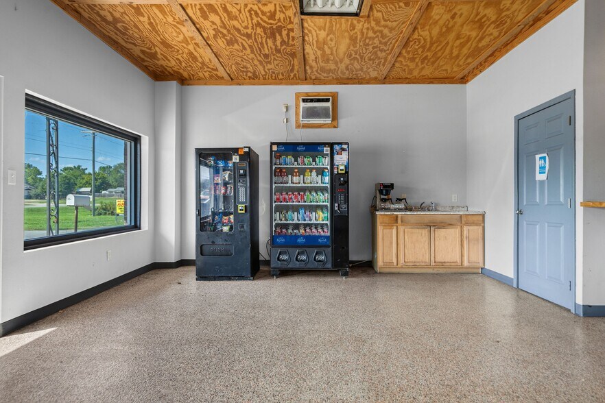 More Photos Of 679 Highway 365, Mayflower Office For Sale