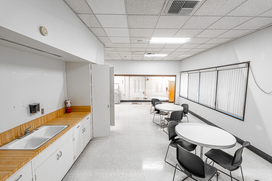 More Photos Of 2495 Lakeshore Dr, Lake Elsinore Bank For Sale