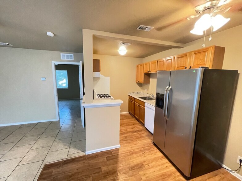More Photos Of 216 Lucas St, San Antonio Apartments For Sale