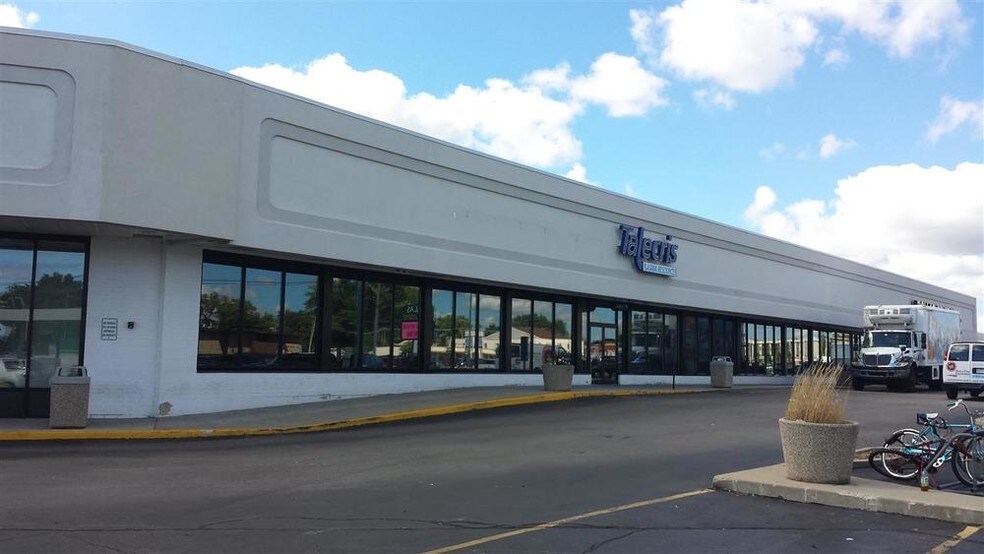 More Photos Of 2601-2709 W Grand Ave, Waukegan Unknown For Lease